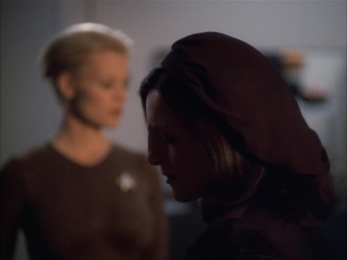 extant_StarTrek_VOY_6x02-SurvivalInstinct_03528.jpg