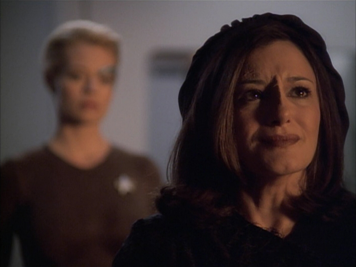 extant_StarTrek_VOY_6x02-SurvivalInstinct_03535.jpg