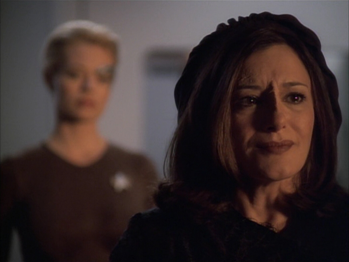 extant_StarTrek_VOY_6x02-SurvivalInstinct_03536.jpg