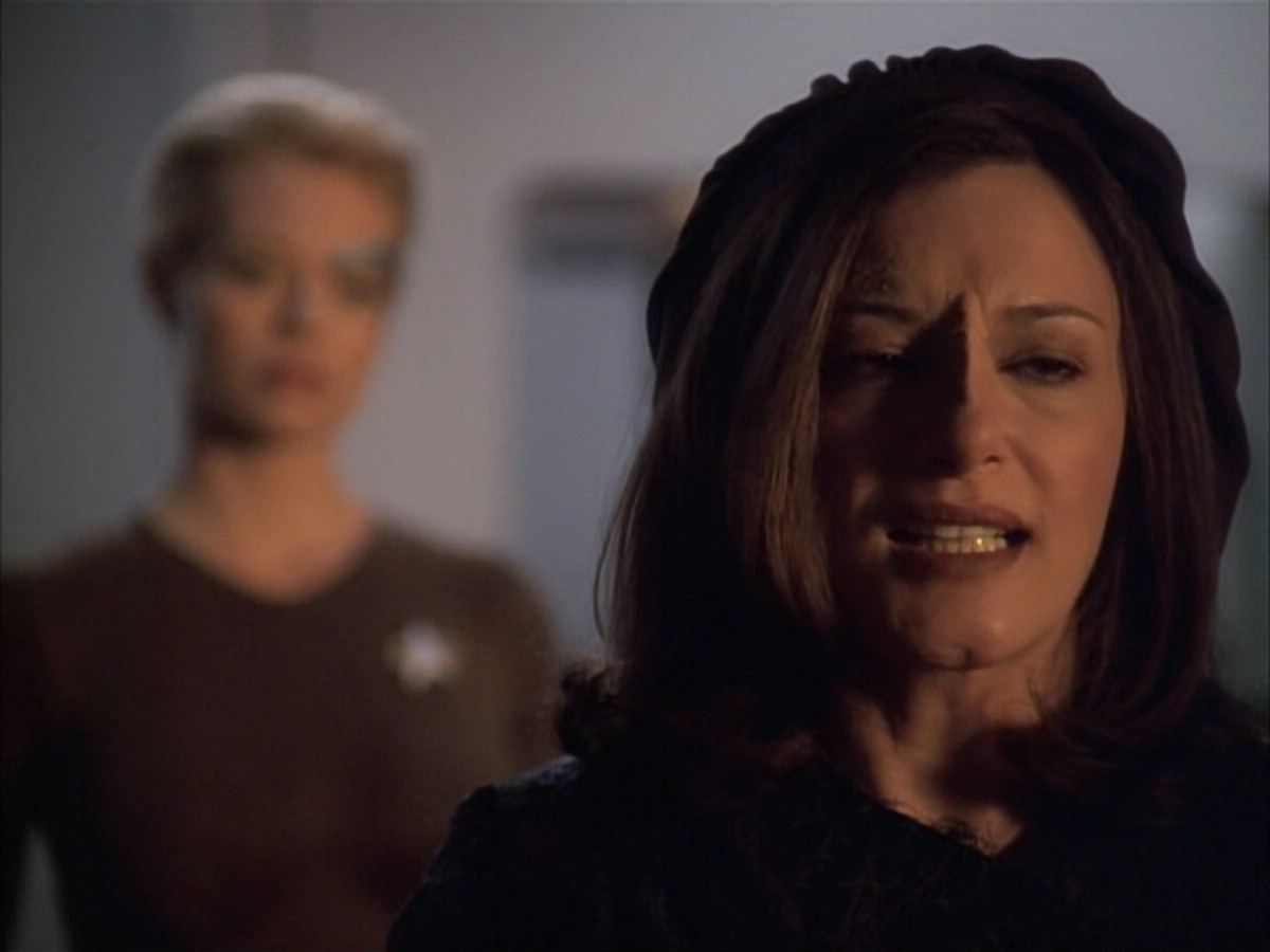 extant_StarTrek_VOY_6x02-SurvivalInstinct_03546.jpg