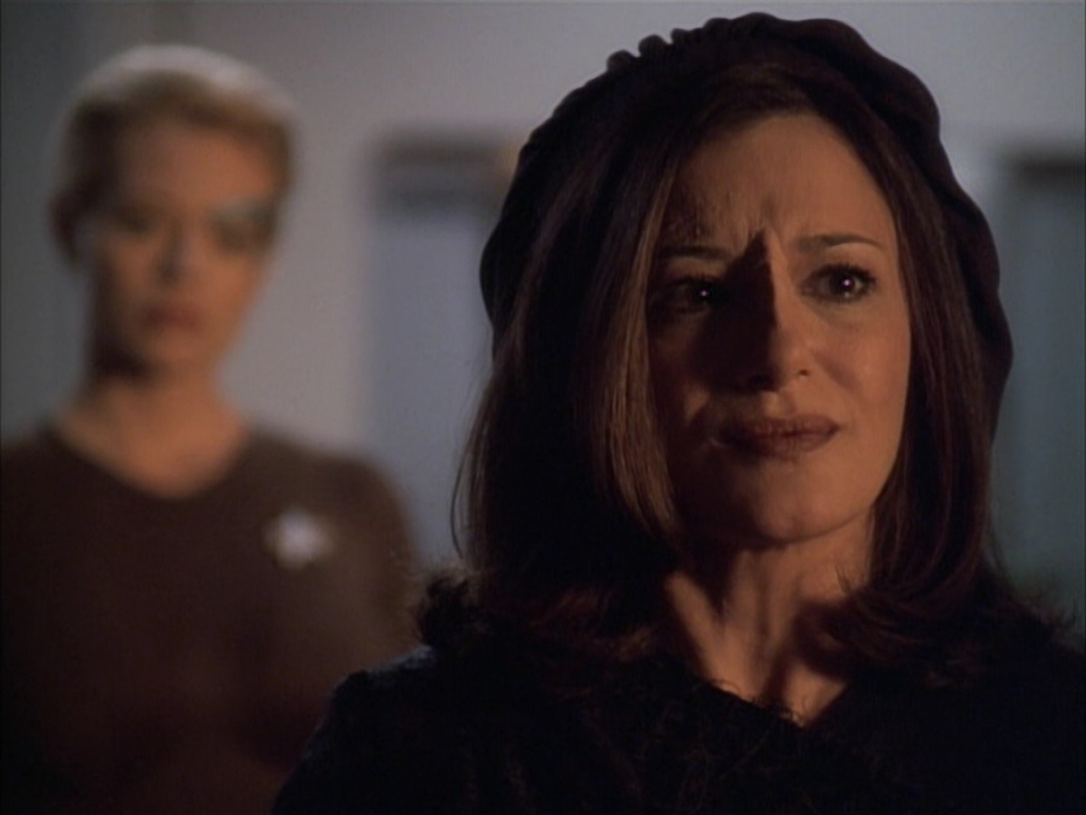 extant_StarTrek_VOY_6x02-SurvivalInstinct_03564.jpg