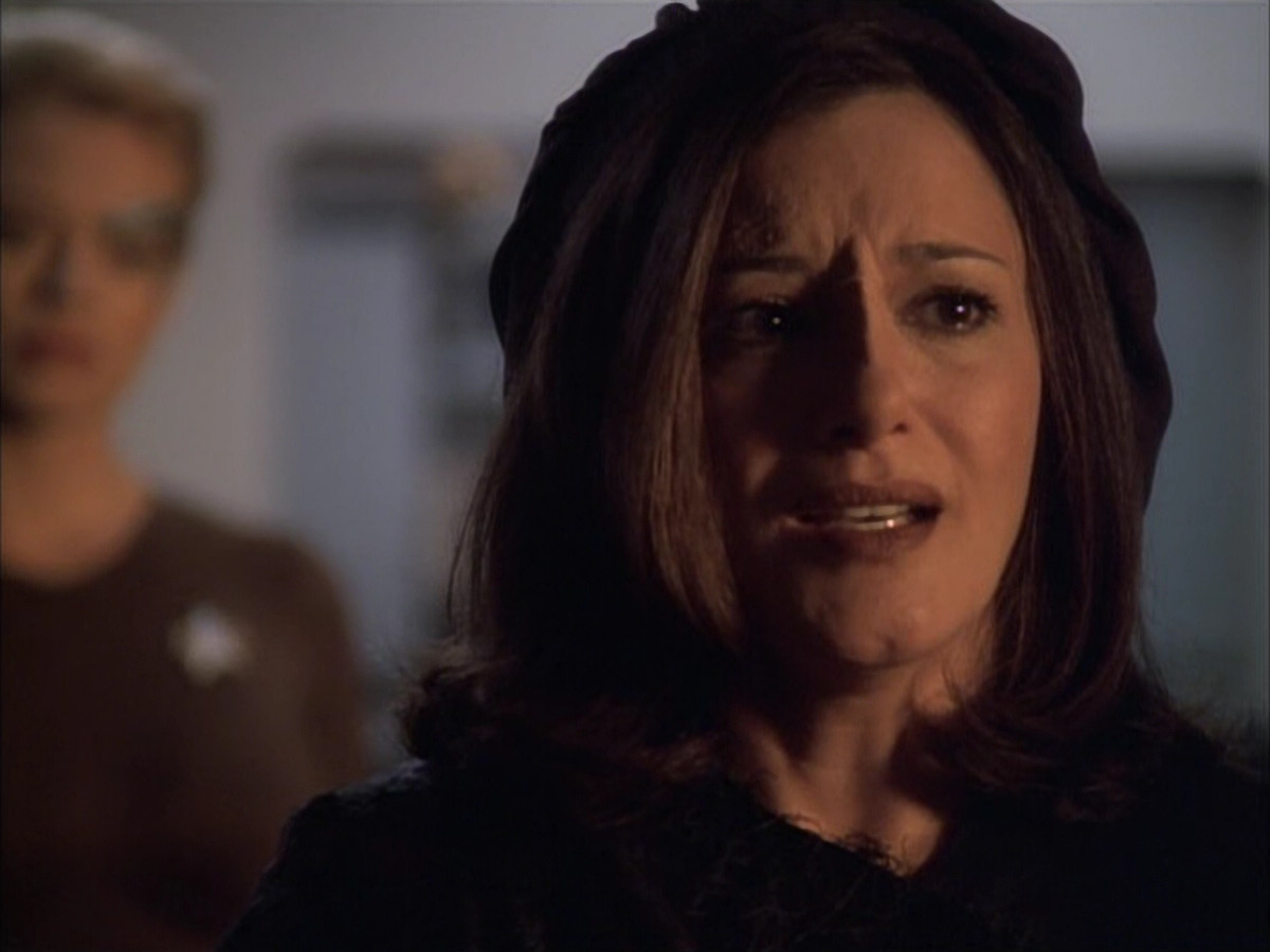 extant_StarTrek_VOY_6x02-SurvivalInstinct_03567.jpg
