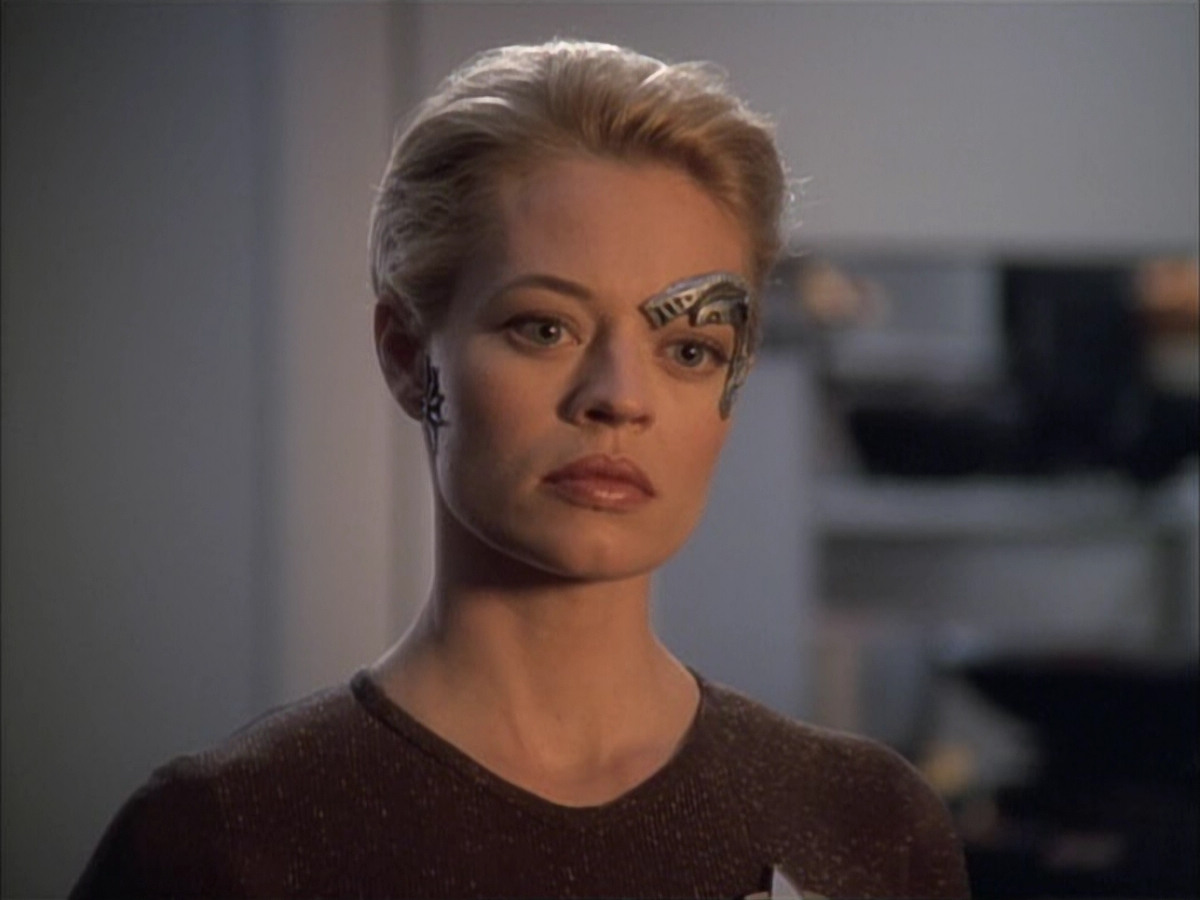 extant_StarTrek_VOY_6x02-SurvivalInstinct_03581.jpg