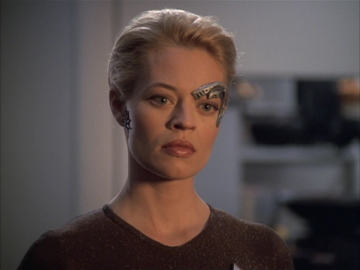 extant_StarTrek_VOY_6x02-SurvivalInstinct_03582.jpg