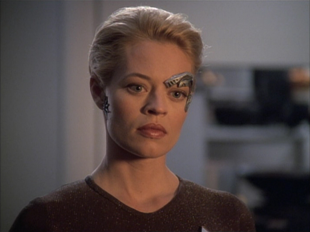 extant_StarTrek_VOY_6x02-SurvivalInstinct_03583.jpg