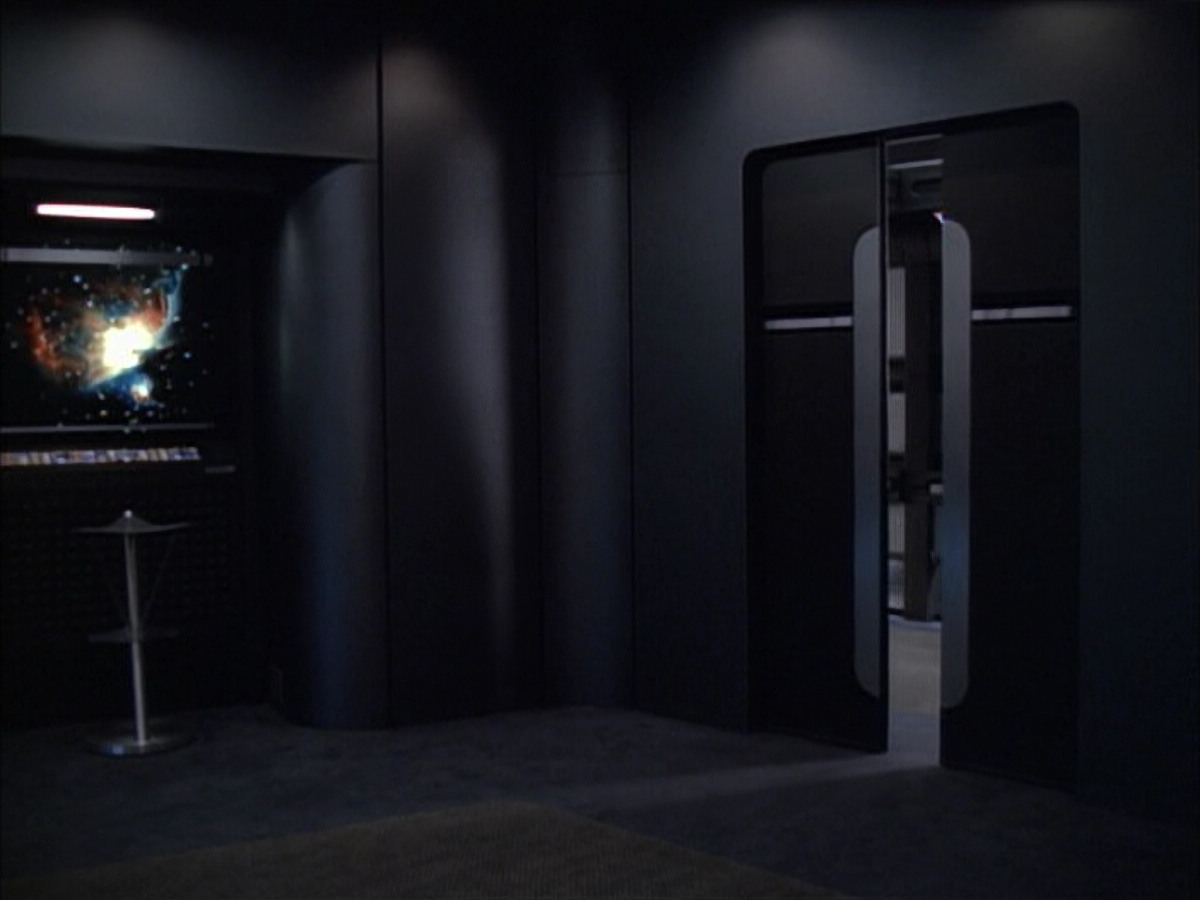 extant_StarTrek_VOY_6x02-SurvivalInstinct_03590.jpg