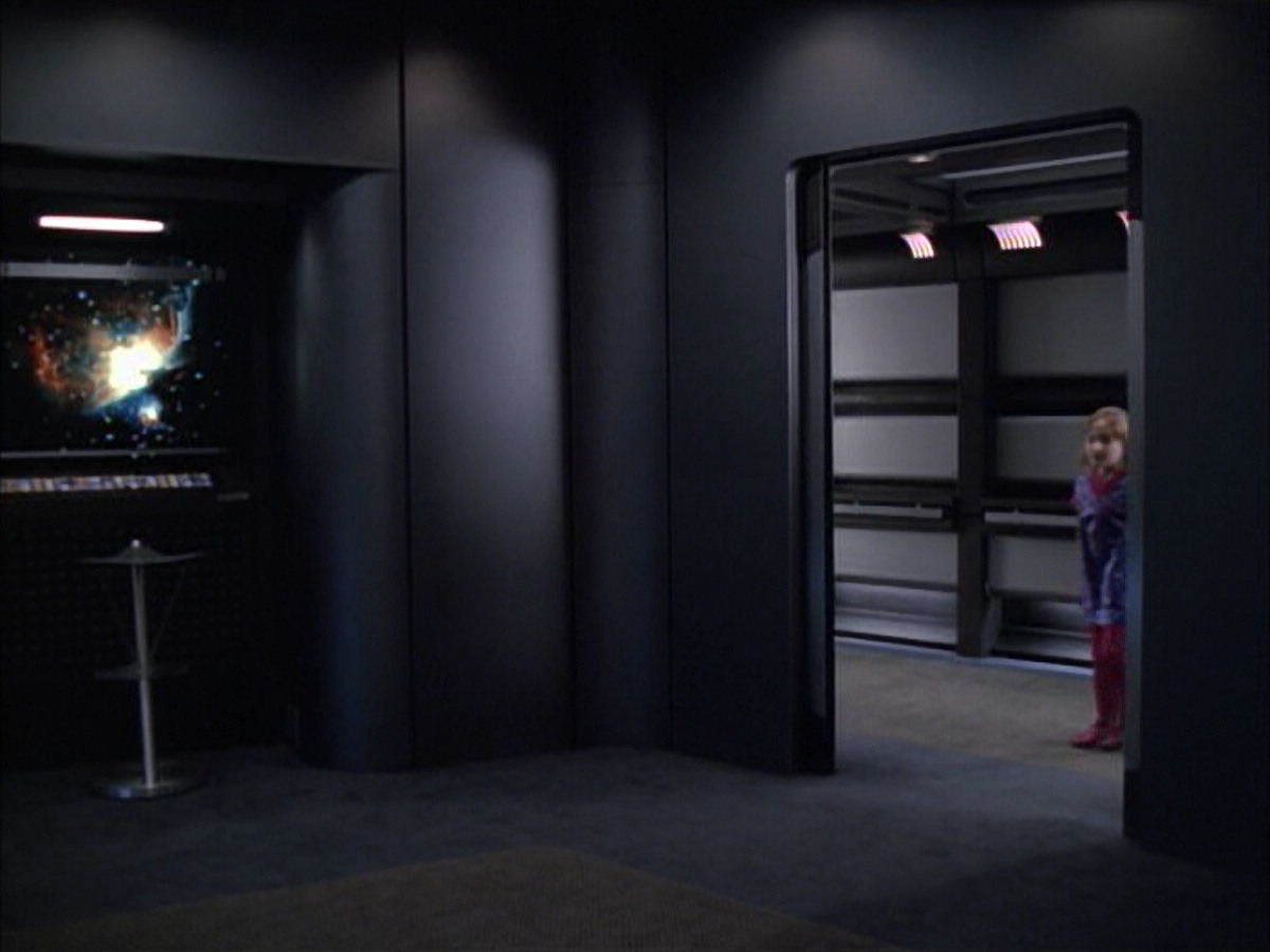 extant_StarTrek_VOY_6x02-SurvivalInstinct_03591.jpg