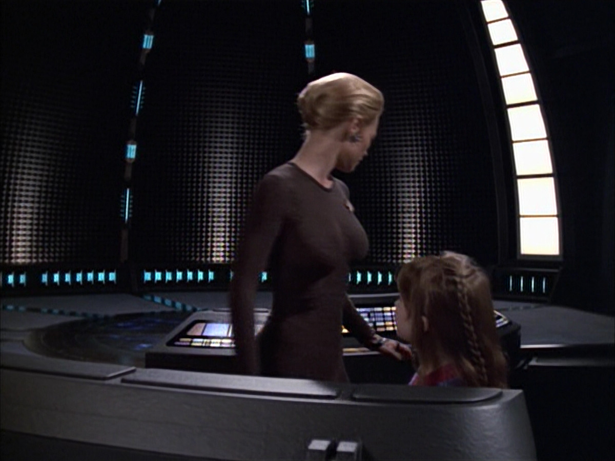 extant_StarTrek_VOY_6x02-SurvivalInstinct_03639.jpg