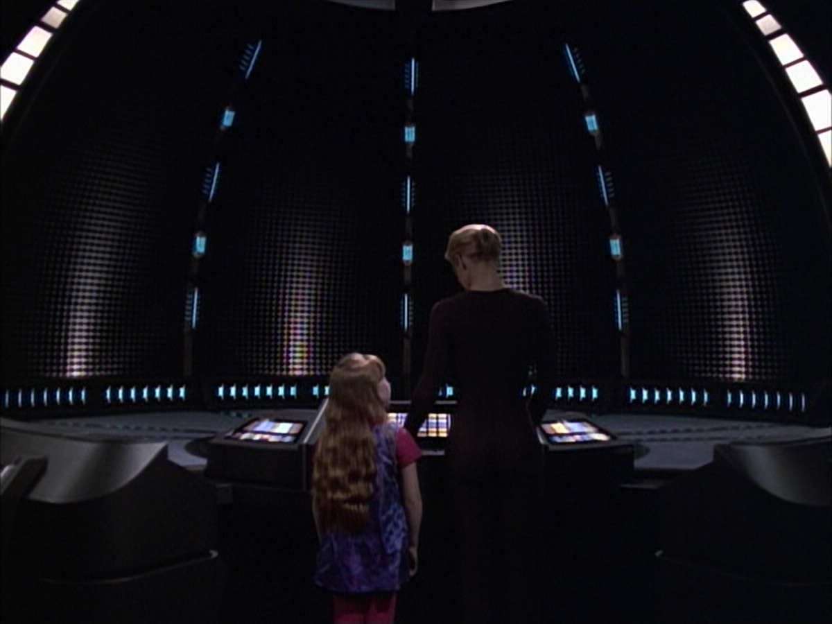 extant_StarTrek_VOY_6x02-SurvivalInstinct_03648.jpg