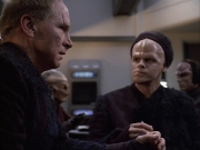 extant_StarTrek_VOY_6x02-SurvivalInstinct_00947.jpg