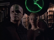 extant_StarTrek_VOY_6x02-SurvivalInstinct_01161.jpg