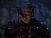 extant_StarTrek_VOY_6x02-SurvivalInstinct_01283.jpg