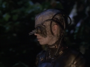 extant_StarTrek_VOY_6x02-SurvivalInstinct_01421.jpg