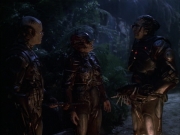 extant_StarTrek_VOY_6x02-SurvivalInstinct_01483.jpg