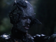 extant_StarTrek_VOY_6x02-SurvivalInstinct_02720.jpg