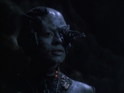 extant_StarTrek_VOY_6x02-SurvivalInstinct_02837.jpg