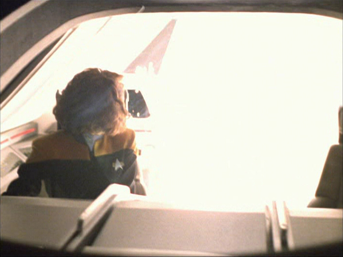 extant_StarTrek_VOY_6x03-BargeOfTheDead_00006.jpg