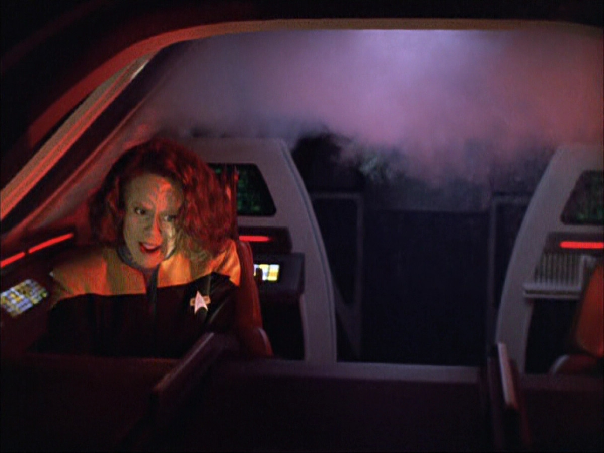 extant_StarTrek_VOY_6x03-BargeOfTheDead_00009.jpg