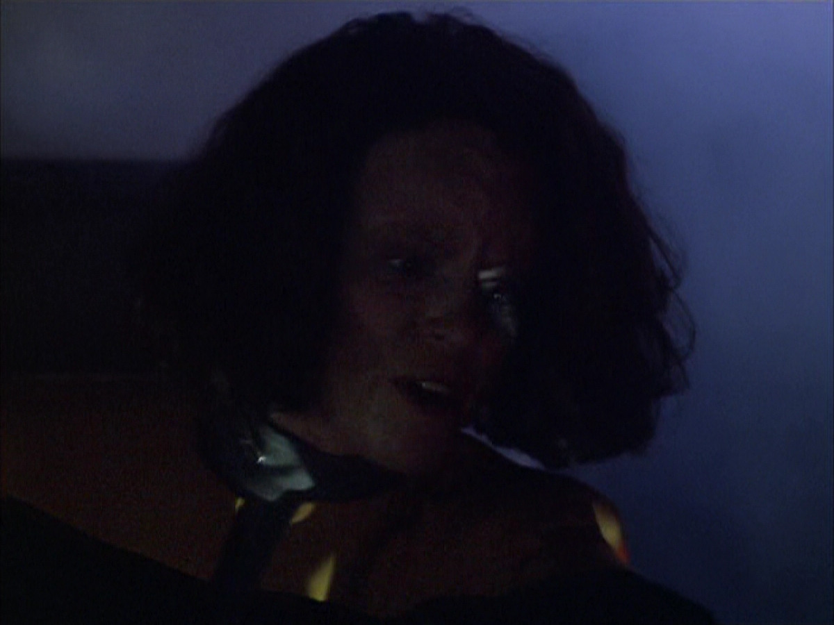 extant_StarTrek_VOY_6x03-BargeOfTheDead_00021.jpg