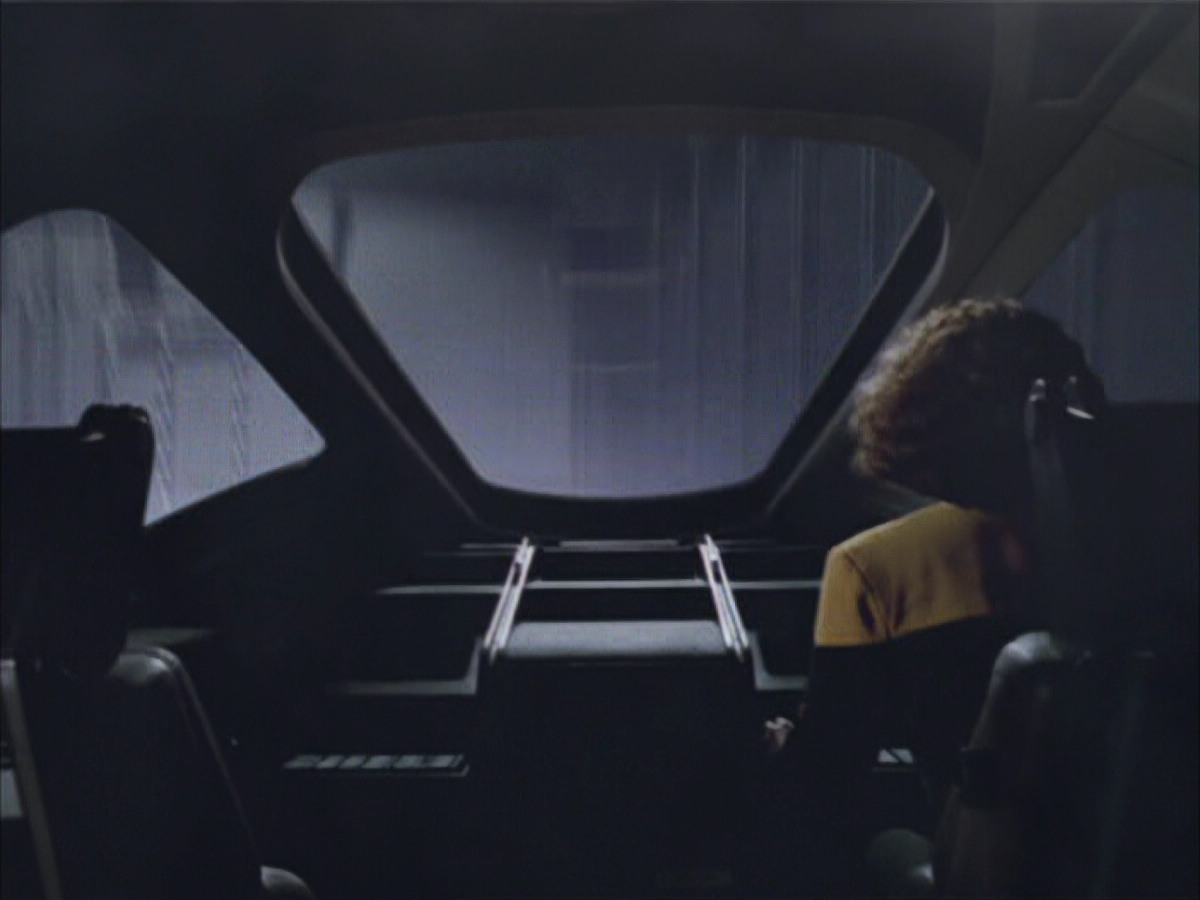 extant_StarTrek_VOY_6x03-BargeOfTheDead_00043.jpg