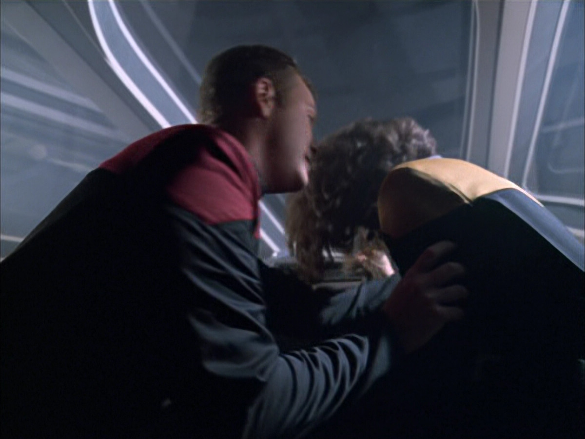 extant_StarTrek_VOY_6x03-BargeOfTheDead_00061.jpg