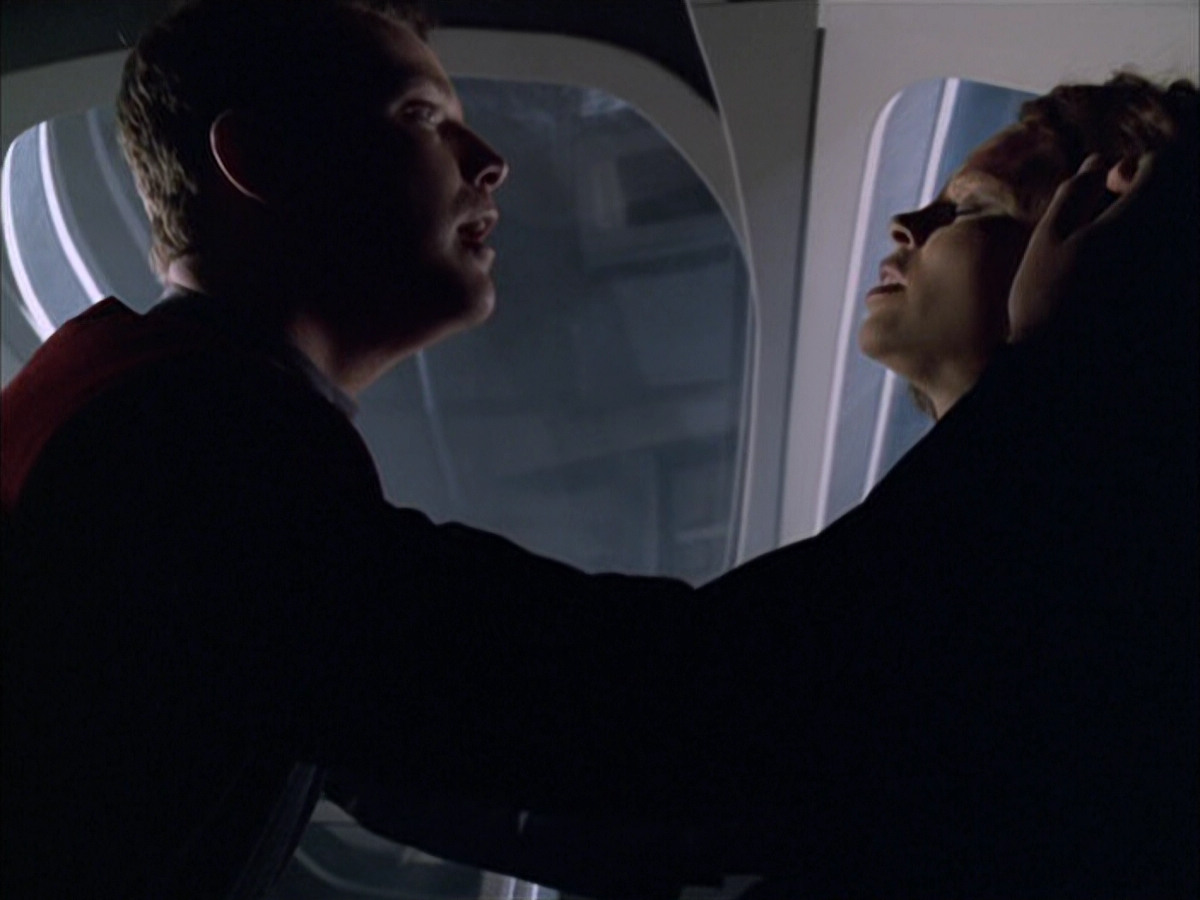 extant_StarTrek_VOY_6x03-BargeOfTheDead_00064.jpg