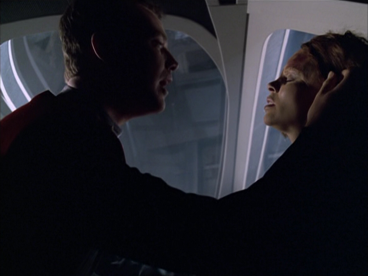 extant_StarTrek_VOY_6x03-BargeOfTheDead_00065.jpg