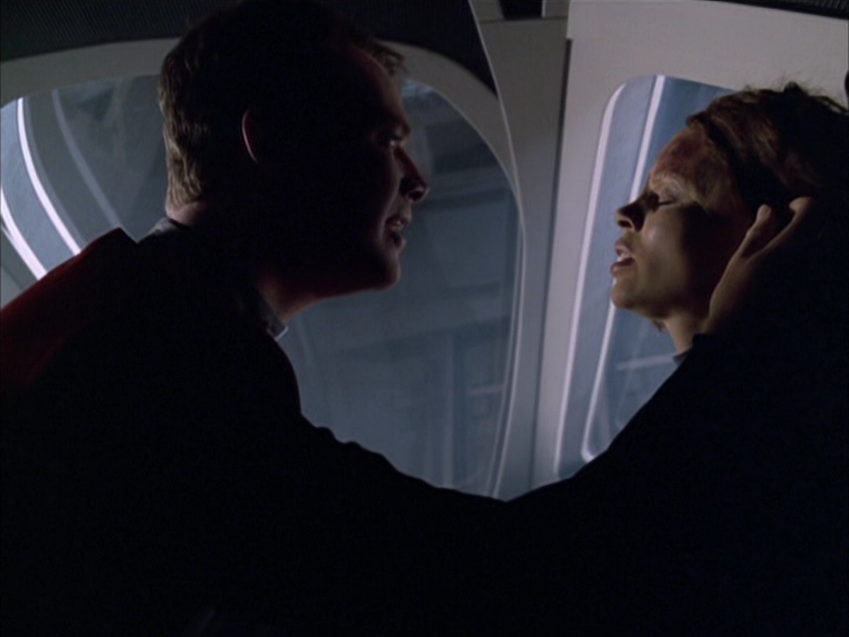 extant_StarTrek_VOY_6x03-BargeOfTheDead_00066.jpg