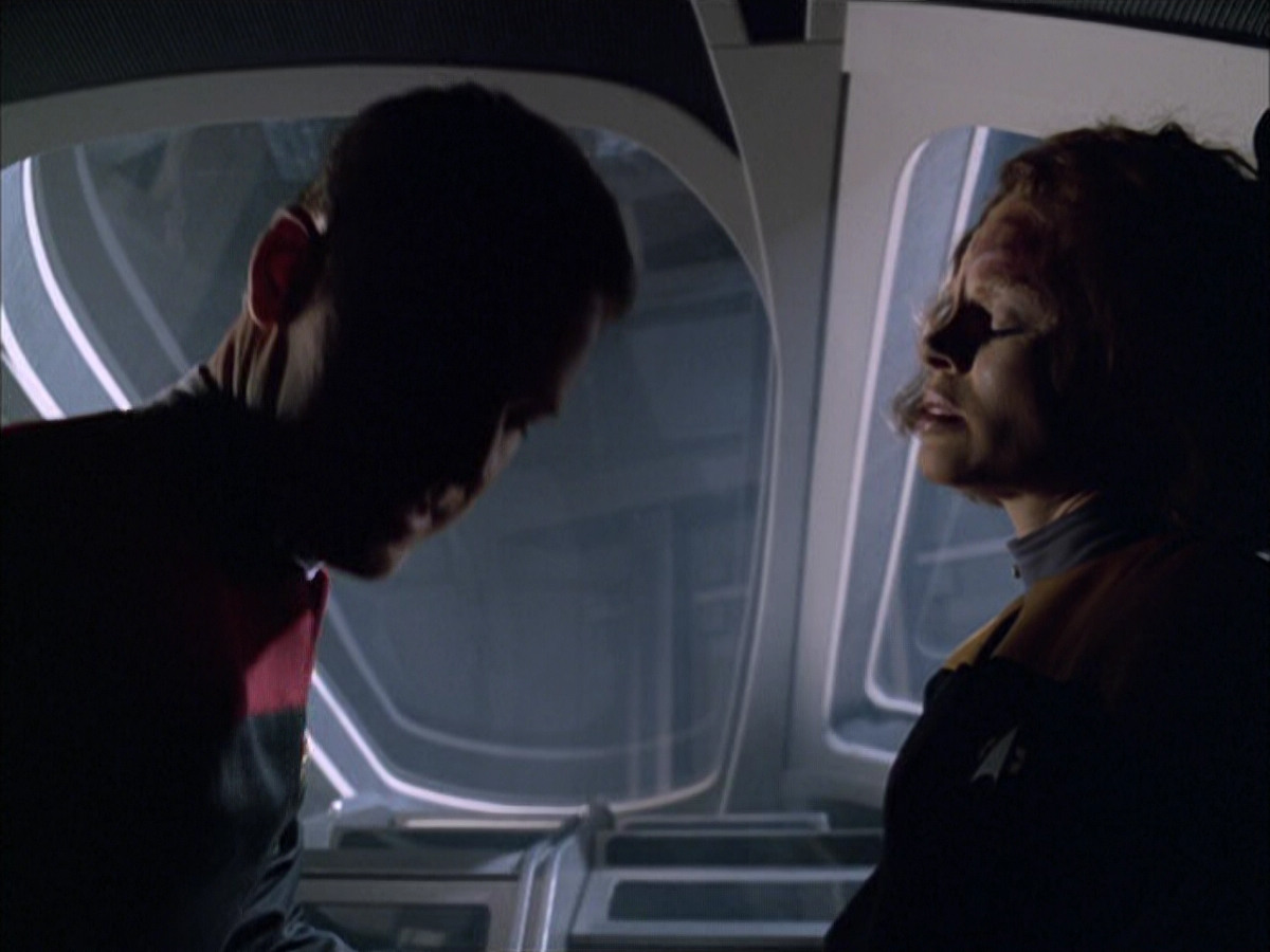 extant_StarTrek_VOY_6x03-BargeOfTheDead_00068.jpg