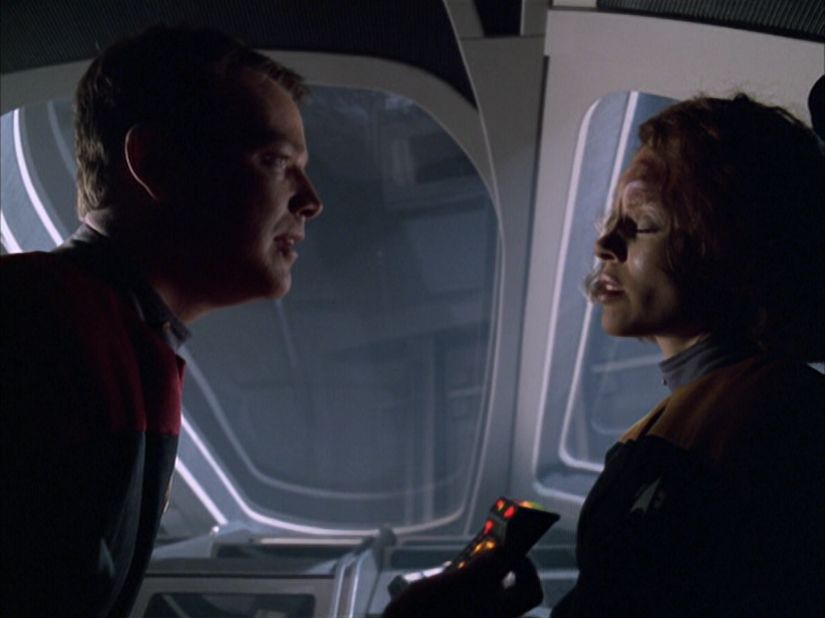 extant_StarTrek_VOY_6x03-BargeOfTheDead_00080.jpg