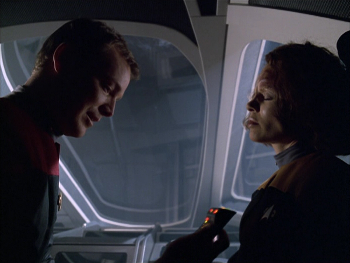 extant_StarTrek_VOY_6x03-BargeOfTheDead_00086.jpg
