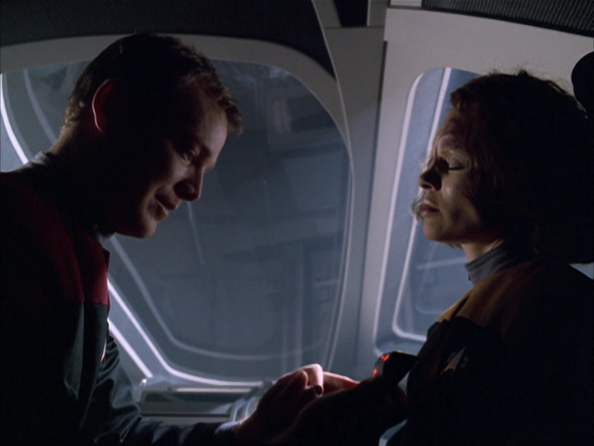 extant_StarTrek_VOY_6x03-BargeOfTheDead_00087.jpg