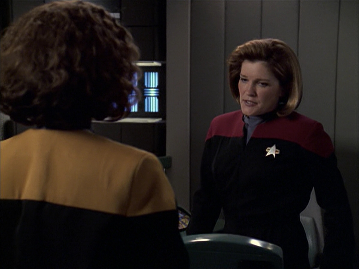 extant_StarTrek_VOY_6x03-BargeOfTheDead_00091.jpg
