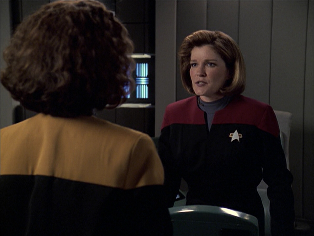 extant_StarTrek_VOY_6x03-BargeOfTheDead_00094.jpg