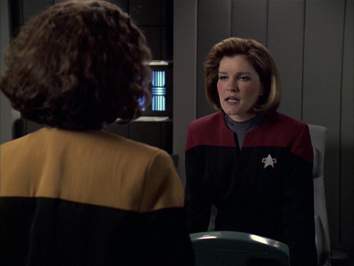 extant_StarTrek_VOY_6x03-BargeOfTheDead_00096.jpg
