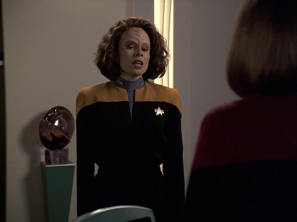 extant_StarTrek_VOY_6x03-BargeOfTheDead_00098.jpg