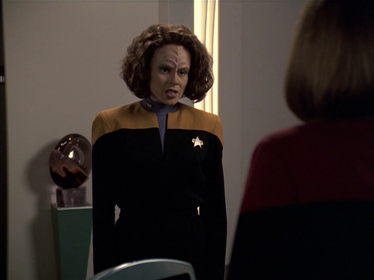 extant_StarTrek_VOY_6x03-BargeOfTheDead_00101.jpg