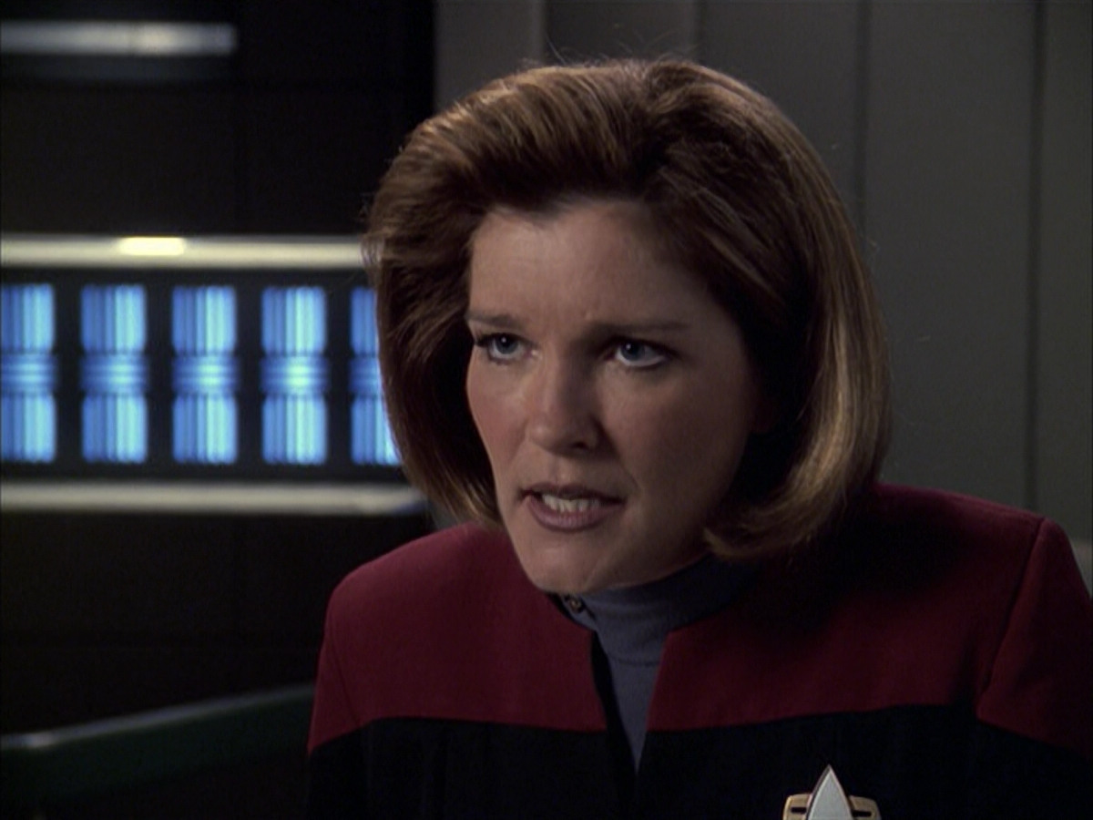 extant_StarTrek_VOY_6x03-BargeOfTheDead_00103.jpg