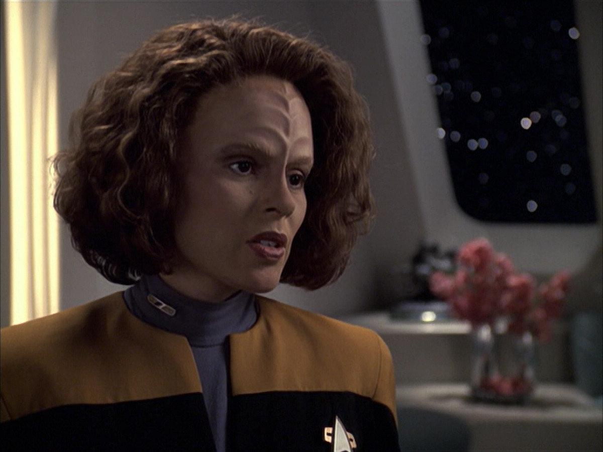 extant_StarTrek_VOY_6x03-BargeOfTheDead_00108.jpg