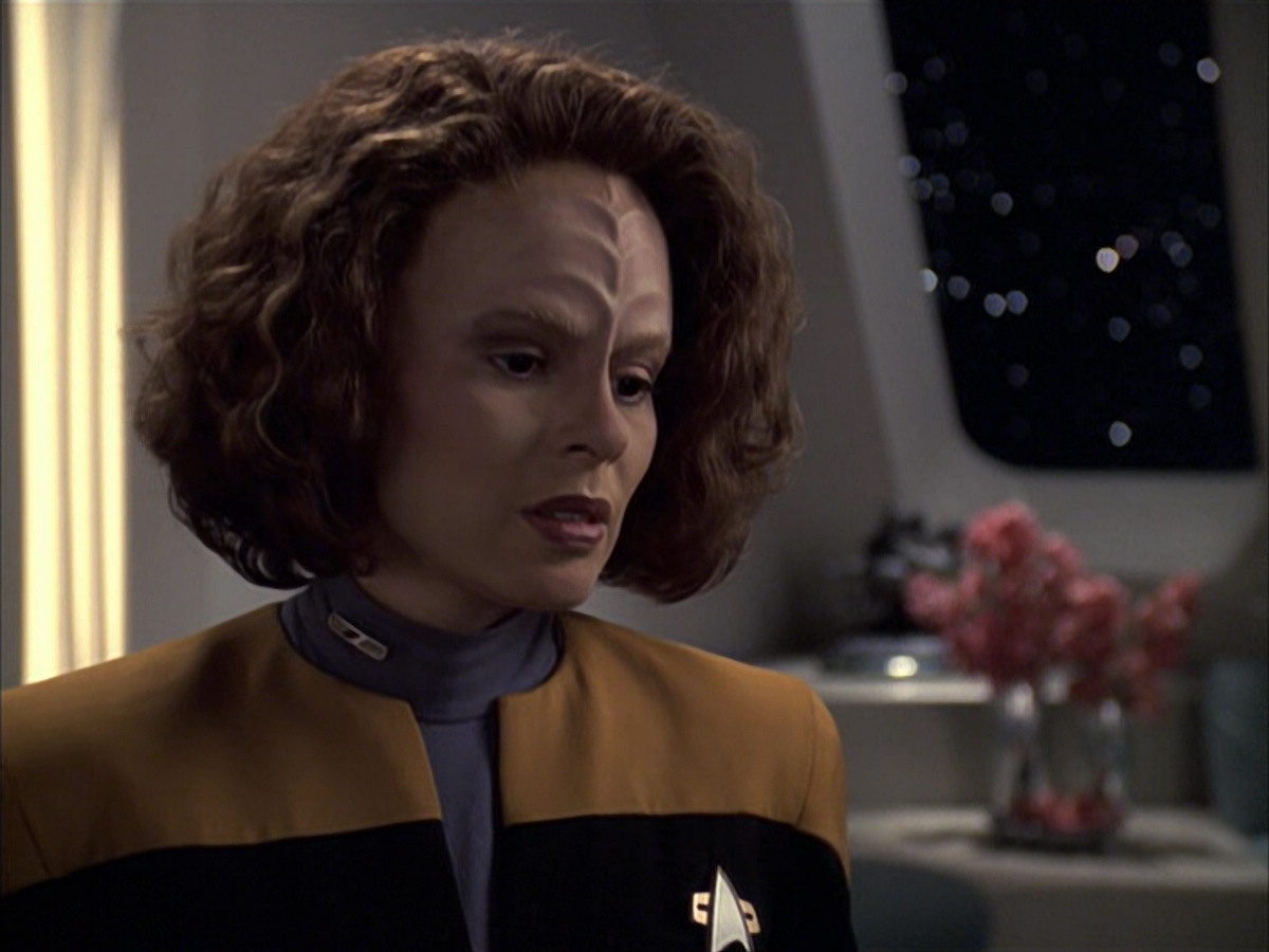 extant_StarTrek_VOY_6x03-BargeOfTheDead_00110.jpg