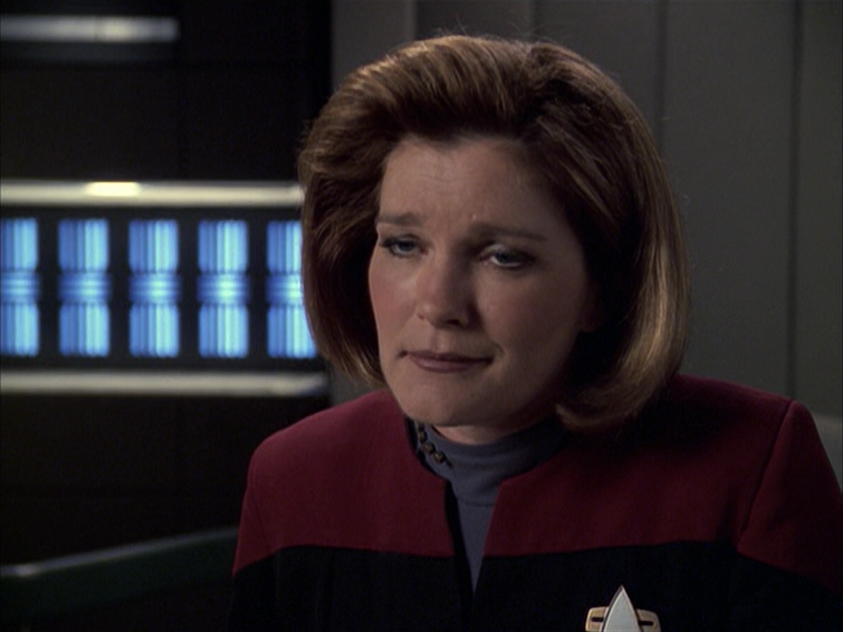extant_StarTrek_VOY_6x03-BargeOfTheDead_00114.jpg