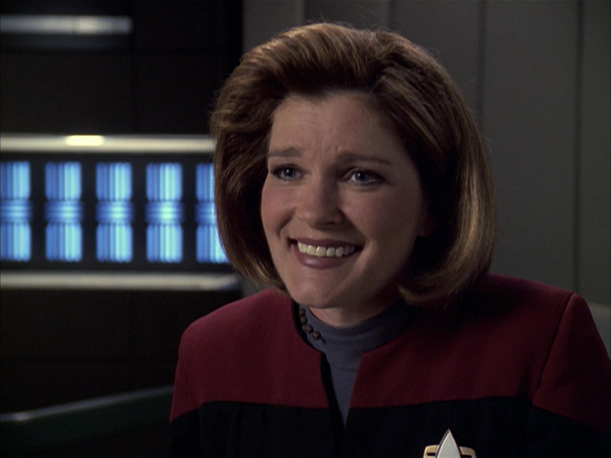 extant_StarTrek_VOY_6x03-BargeOfTheDead_00124.jpg