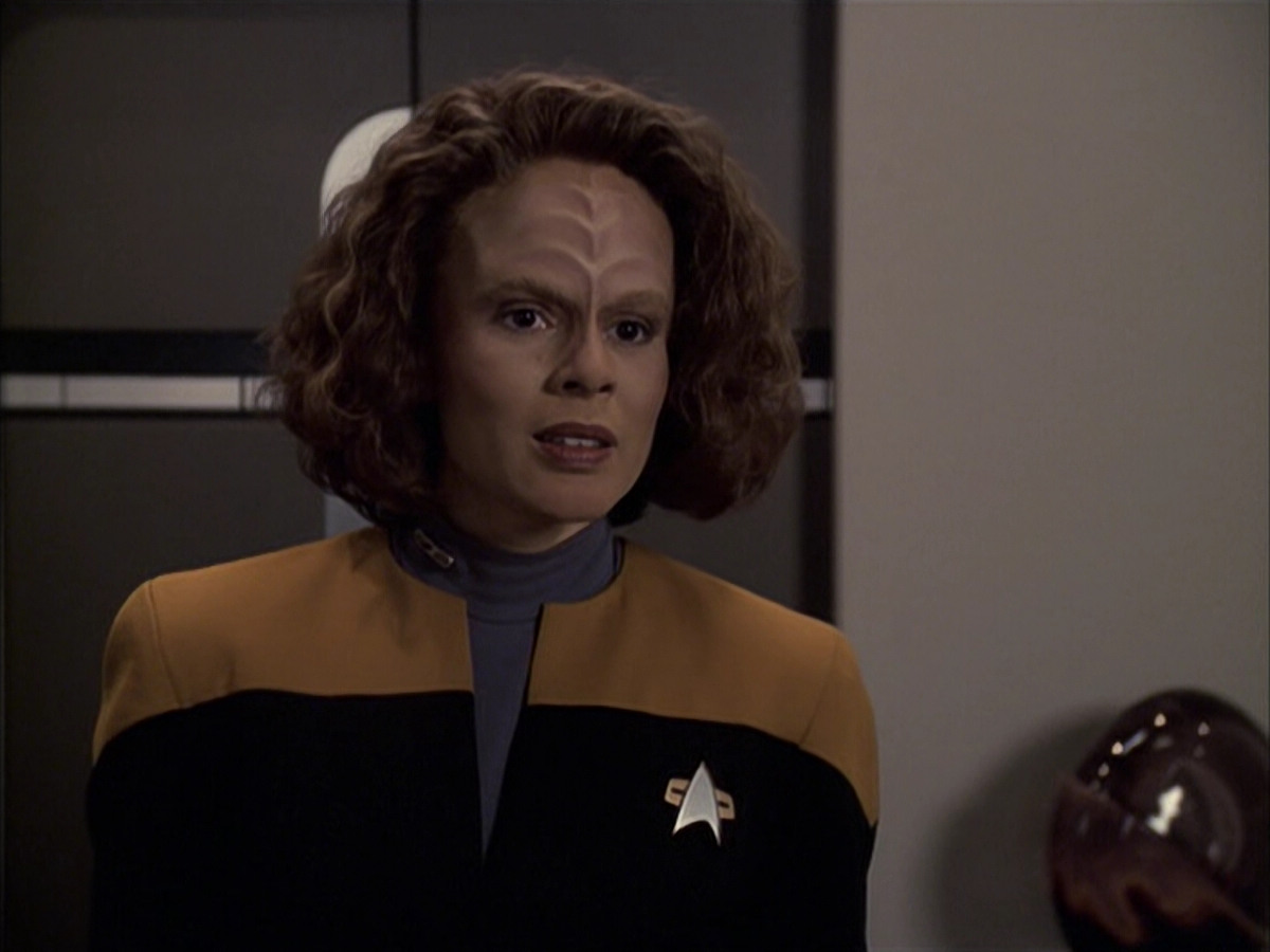 extant_StarTrek_VOY_6x03-BargeOfTheDead_00126.jpg