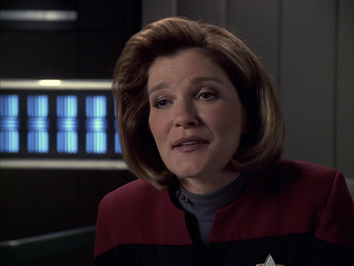 extant_StarTrek_VOY_6x03-BargeOfTheDead_00130.jpg