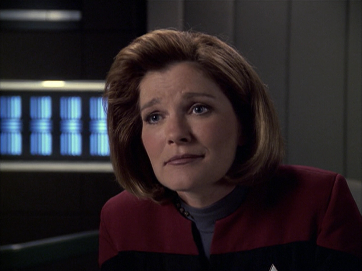 extant_StarTrek_VOY_6x03-BargeOfTheDead_00132.jpg