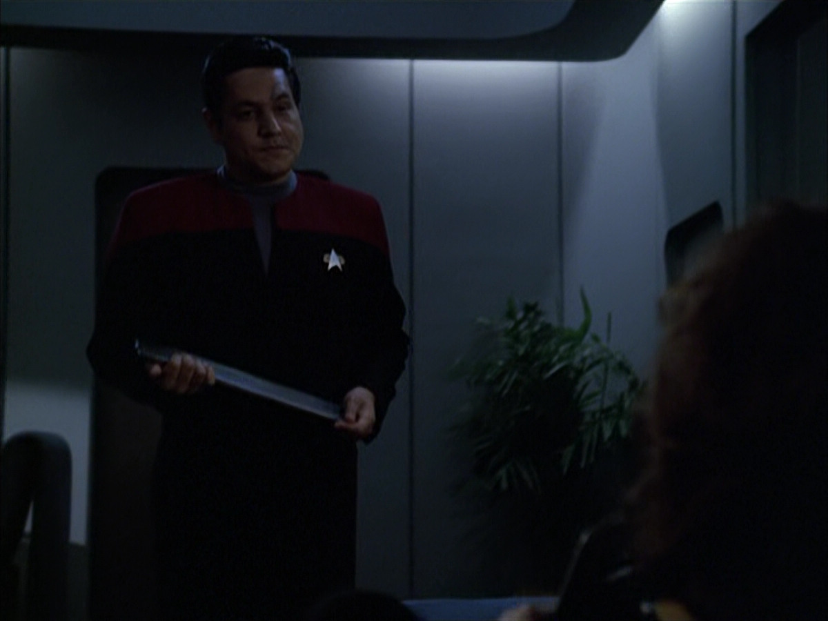 extant_StarTrek_VOY_6x03-BargeOfTheDead_00156.jpg