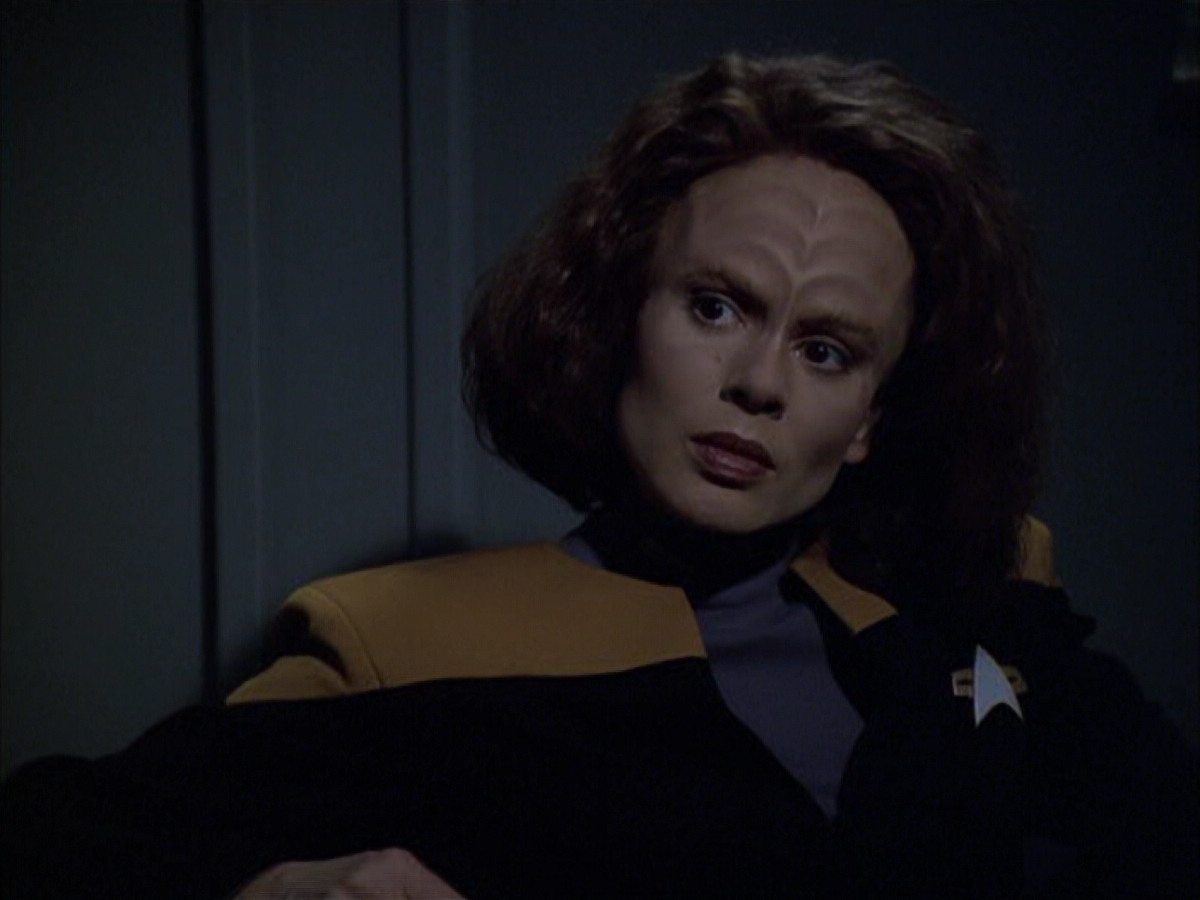 extant_StarTrek_VOY_6x03-BargeOfTheDead_00169.jpg