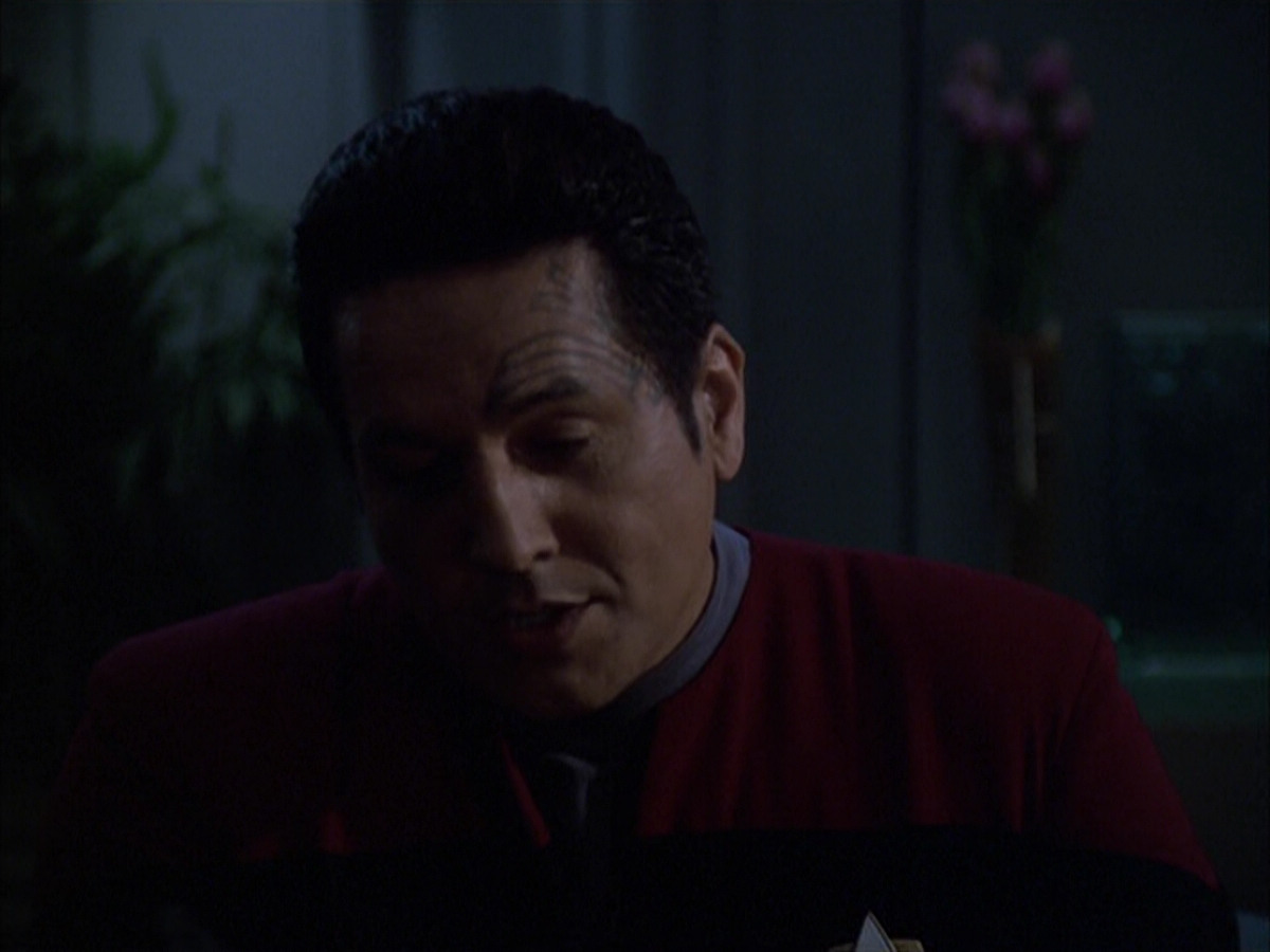 extant_StarTrek_VOY_6x03-BargeOfTheDead_00174.jpg
