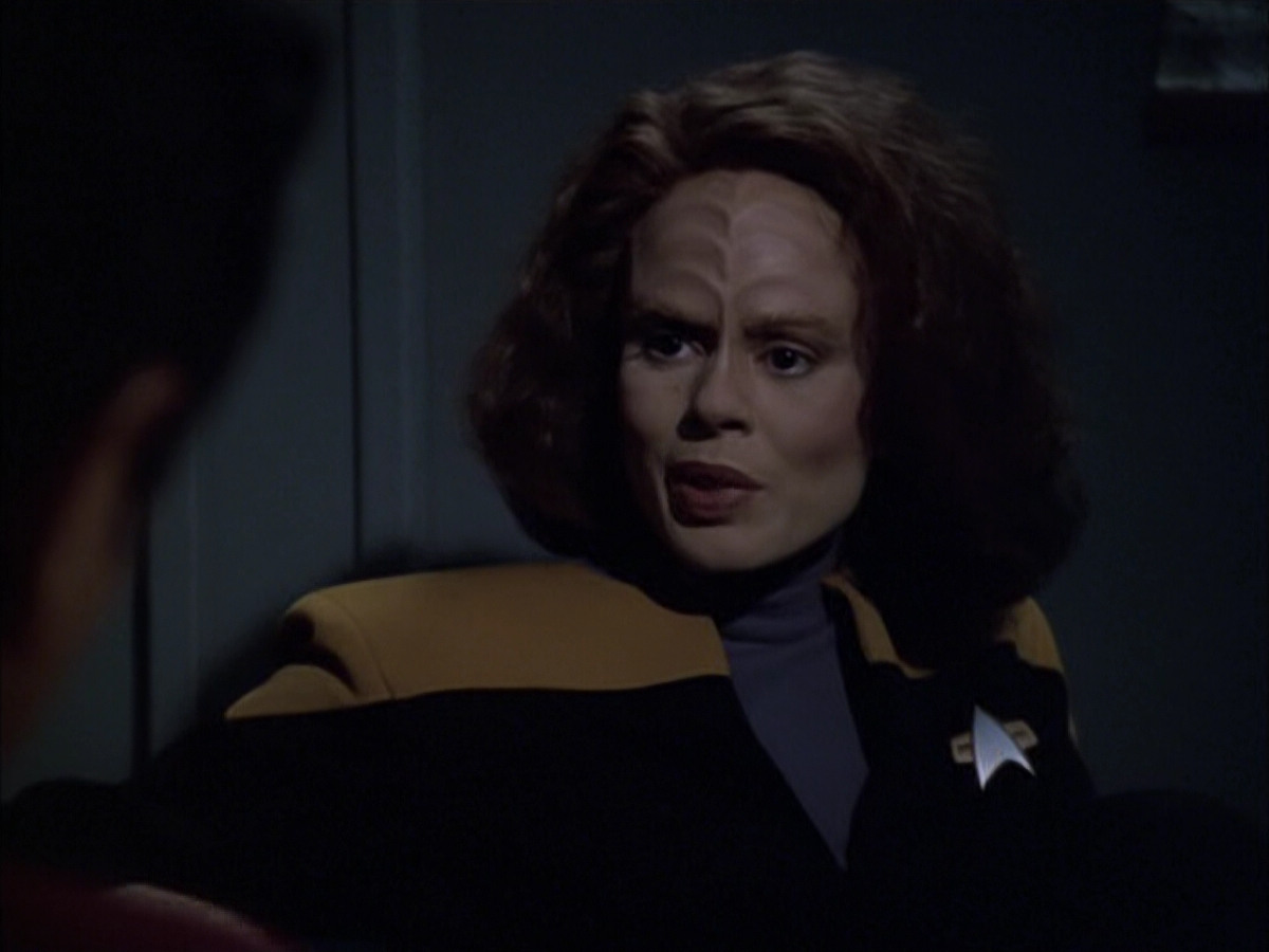 extant_StarTrek_VOY_6x03-BargeOfTheDead_00185.jpg