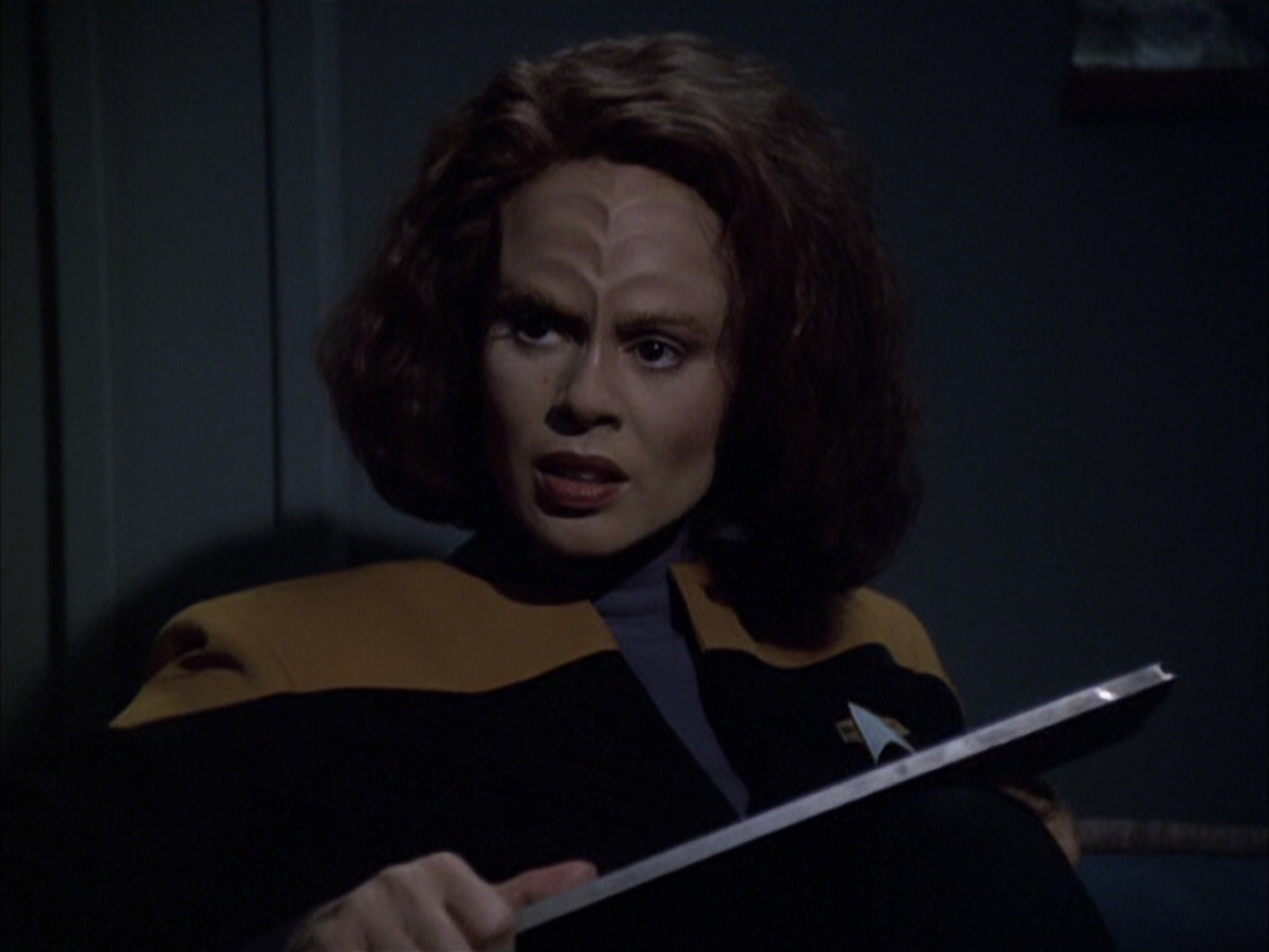 extant_StarTrek_VOY_6x03-BargeOfTheDead_00193.jpg